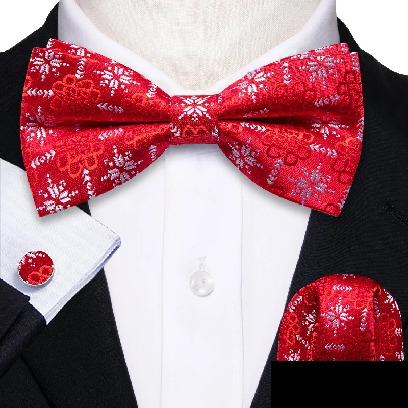 Red Christmas Snowflakes Men's Pre-tied Bowtie Hanky Cufflinks Set